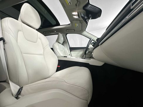 Used 2025 Volvo XC90 B5 Plus image 28