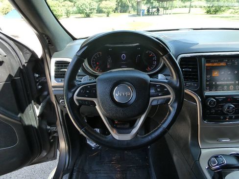 Used 2014 Jeep Grand Cherokee Overland AWD/4WD image 12