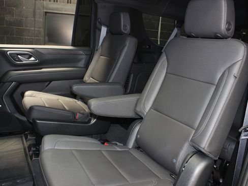 Used 2023 Chevrolet Suburban Z71 image 40