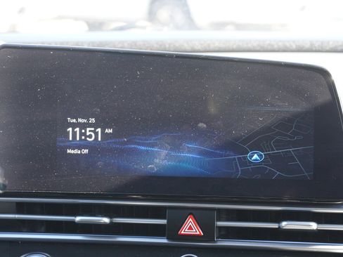 Used 2025 Hyundai Elantra SEL image 31