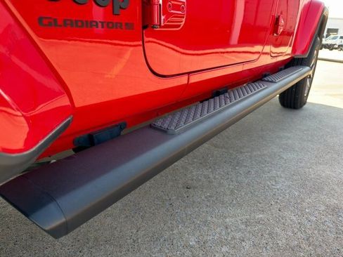 New 2024 Jeep Gladiator Sport image 8