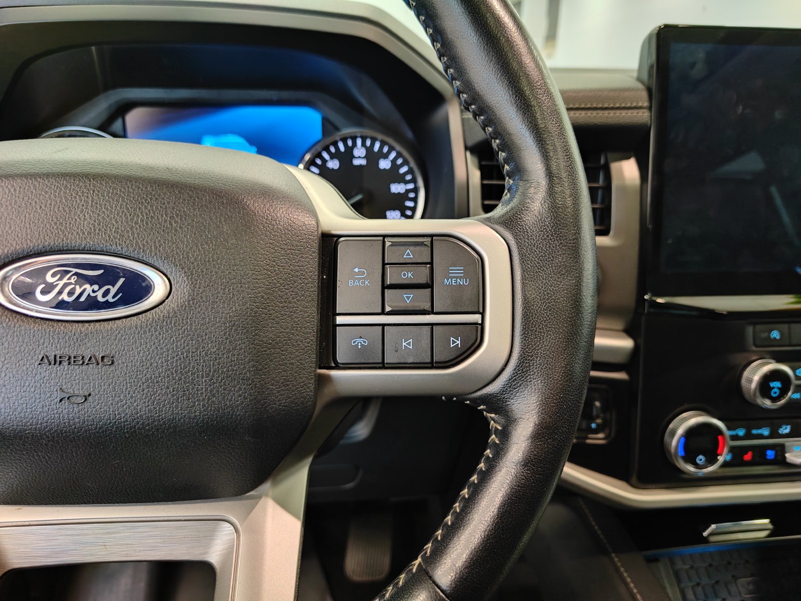 Used 2023 Ford Expedition XLT AWD/4WD image 24