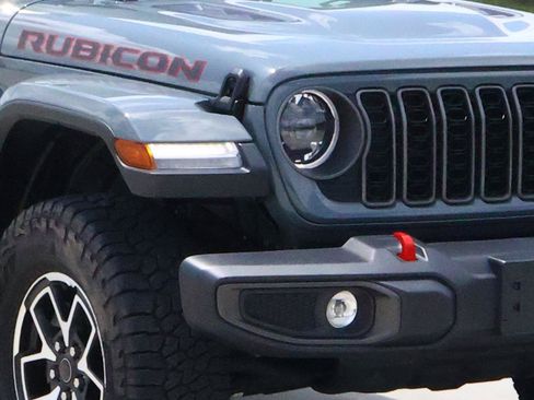Used 2025 Jeep Gladiator Rubicon w/ Convenience Group AWD/4WD image 7