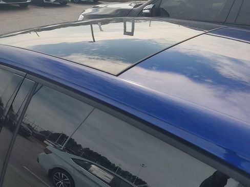 Used 2024 Volkswagen Golf R 2.0T image 7