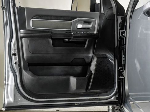 Used 2022 RAM 2500 Big Horn AWD/4WD image 32
