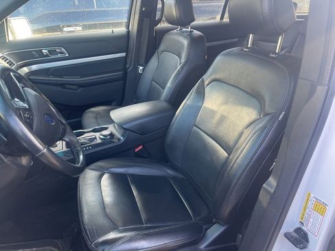 Used 2016 Ford Explorer XLT w/ Equipment Group 202A image 14