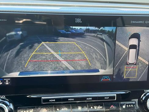 Used 2021 Toyota Highlander Platinum FWD image 18