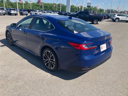 Used 2025 Toyota Camry XLE FWD image 6