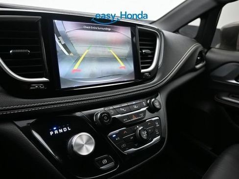 Used 2021 Chrysler Pacifica Touring-L w/ Uconnect Theater Family Group FWD image 12