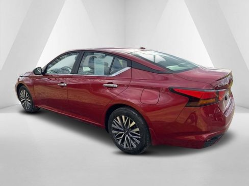 Used 2024 Nissan Altima 2.5 SV image 5