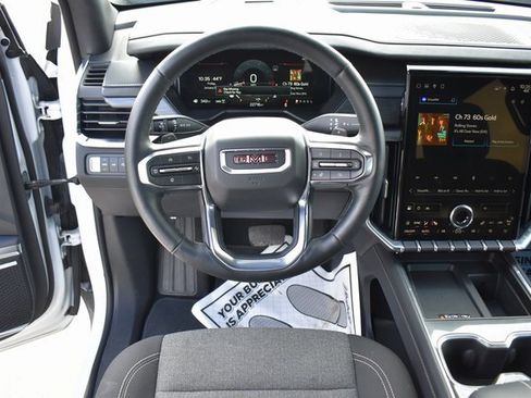 Used 2025 GMC Acadia Elevation image 16