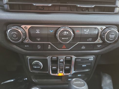 New 2026 Jeep Gladiator Sport image 10