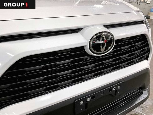 Certified 2025 Toyota RAV4 LE image 30