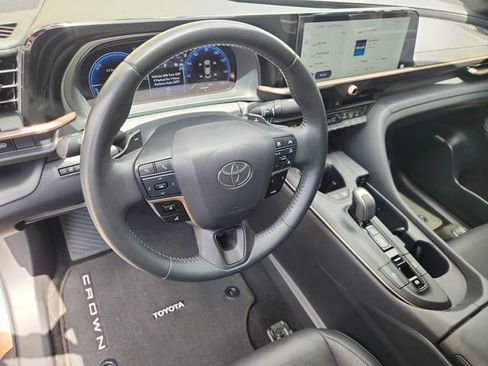 Used 2023 Toyota Crown Platinum AWD/4WD image 10