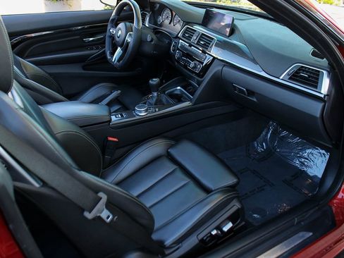 Used 2018 BMW M4 Convertible image 20