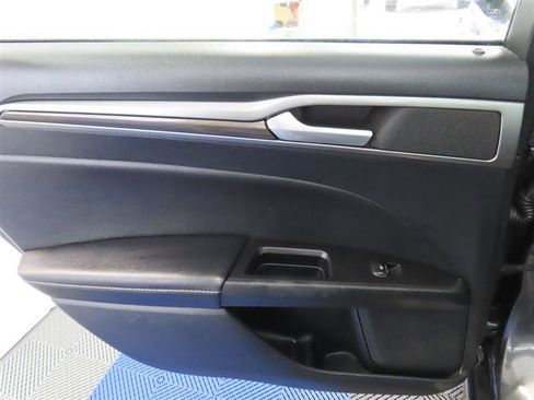 Used 2019 Ford Fusion SEL image 31