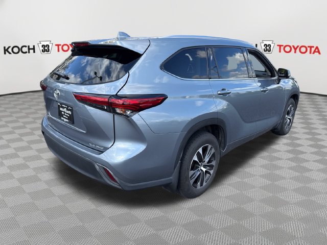 Used 2021 Toyota Highlander XLE AWD/4WD image 8