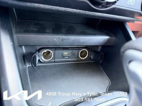 Certified 2025 Kia Soul LX w/ LX Technology Package FWD image 19