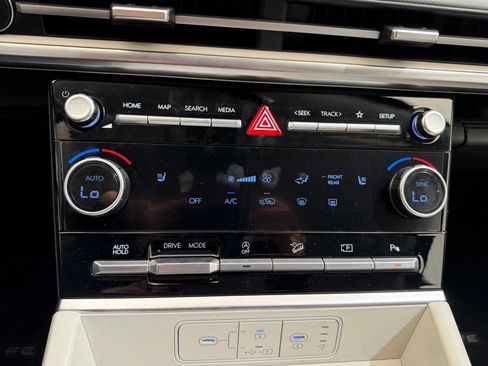 Used 2025 Hyundai Santa Fe SEL FWD image 24