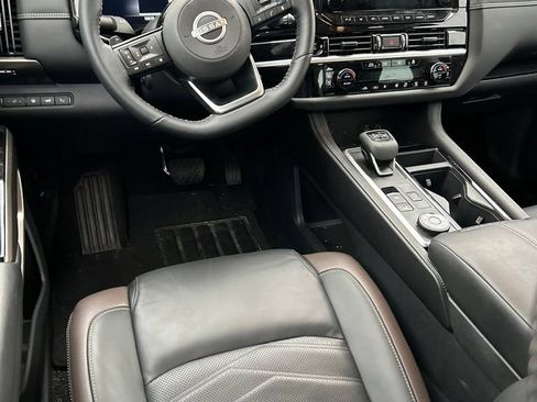 Certified 2025 Nissan Pathfinder Platinum w/ Black Appearance Package AWD/4WD image 5