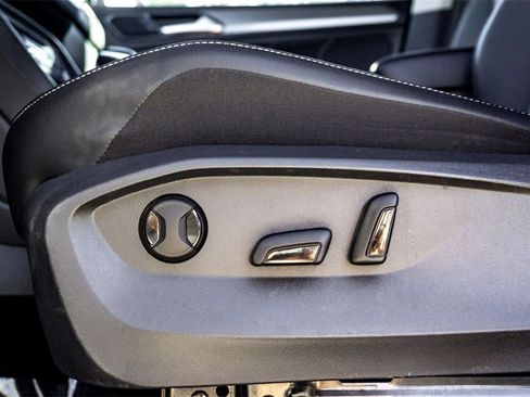 Used 2024 Volkswagen Tiguan SE image 12