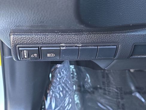 Used 2021 Toyota Corolla LE image 32