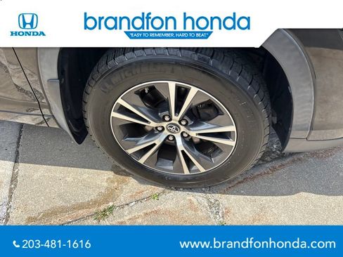 Used 2017 Toyota Highlander Plus AWD/4WD image 33