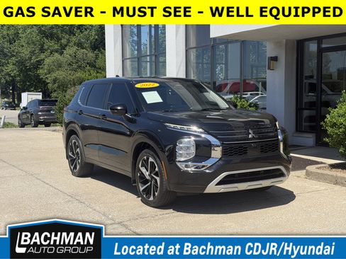 Used 2022 Mitsubishi Outlander SE AWD/4WD image 1
