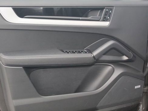 Certified 2025 Porsche Cayenne image 23