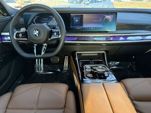 Used 2023 BMW 740i image 16