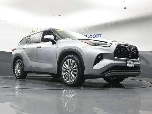 Used 2023 Toyota Highlander Platinum AWD/4WD image 32