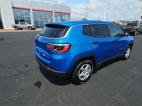 Used 2022 Jeep Compass Sport FWD image 3