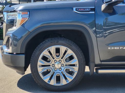 Used 2022 GMC Sierra 1500 Denali w/ Denali Premium Package AWD/4WD image 9