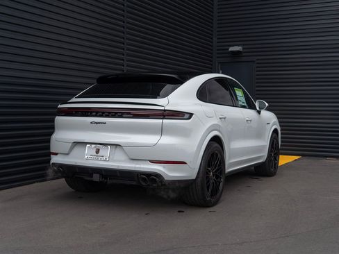 New 2026 Porsche Cayenne E-Hybrid Coupe AWD/4WD image 9