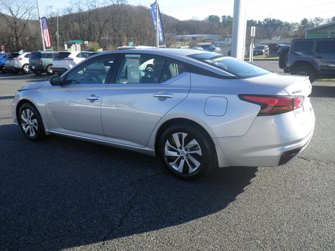 Used 2024 Nissan Altima 2.5 S image 3
