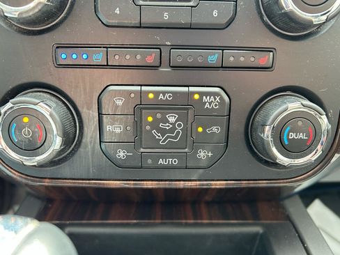 Used 2015 Ford Expedition Platinum AWD/4WD image 29