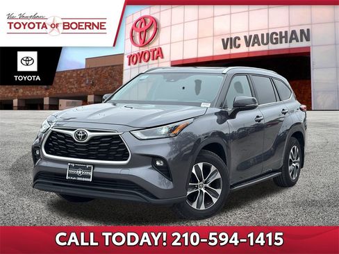 Used 2023 Toyota Highlander XLE image 1
