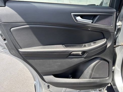 Used 2024 Ford Edge SE w/ Black Appearance Package AWD/4WD image 16