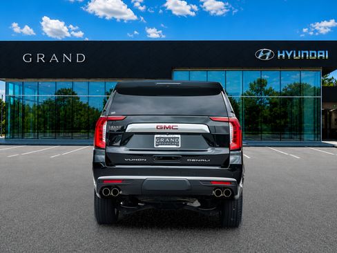 Used 2024 GMC Yukon XL Denali AWD/4WD image 5