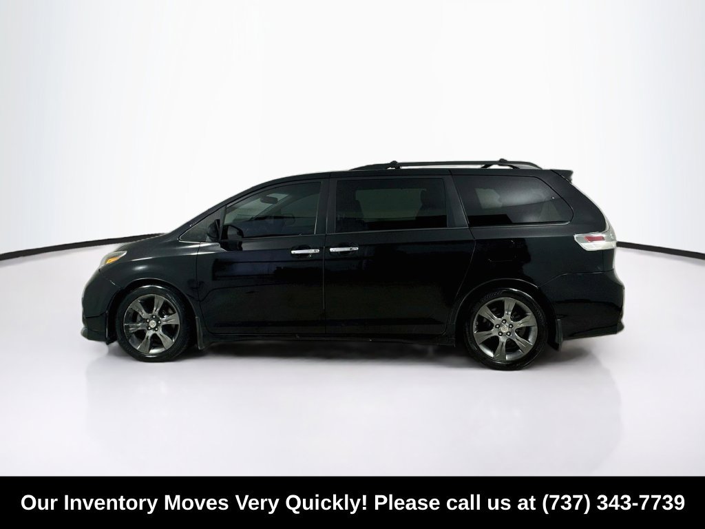 Used 2016 Toyota Sienna SE FWD image 4