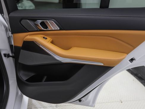 Used 2026 BMW X5 xDrive40i w/ M Sport Package image 24