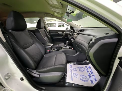 Used 2018 Nissan Rogue SV image 28
