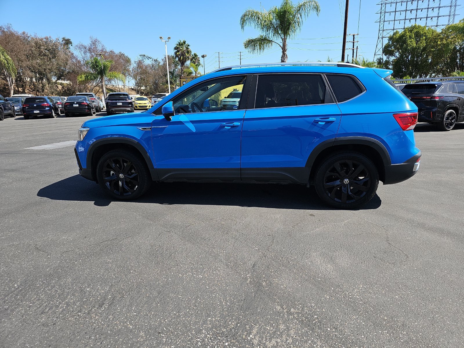 Used 2023 Volkswagen Taos SE FWD image 8