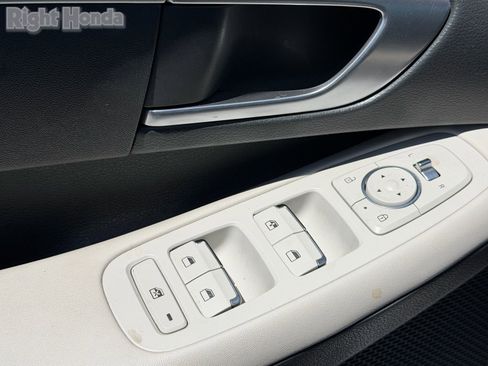 Used 2023 Hyundai Sonata SE image 12