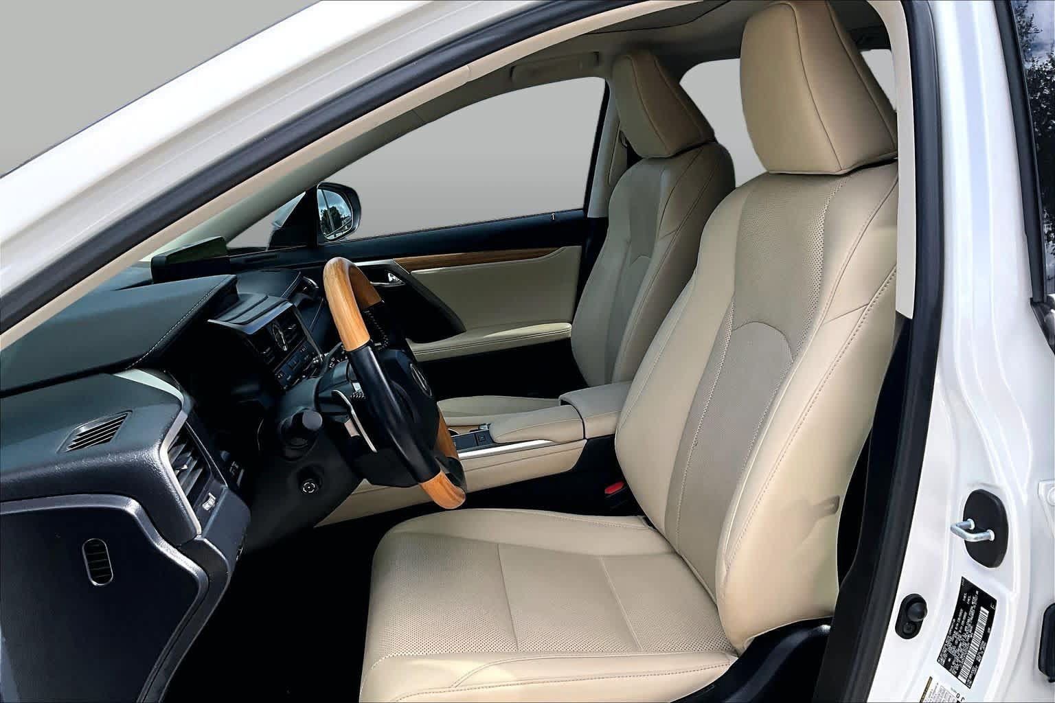 Used 2022 Lexus RX 350L FWD w/ Premium Package image 8