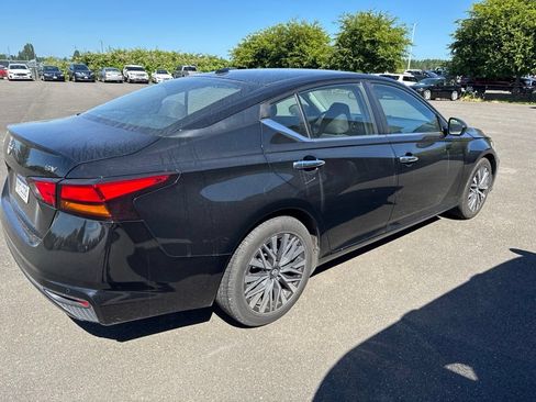 Used 2024 Nissan Altima 2.5 SV FWD image 4