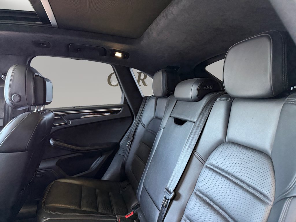 Used 2018 Porsche Macan Turbo w/ Premium Package Plus AWD/4WD image 13