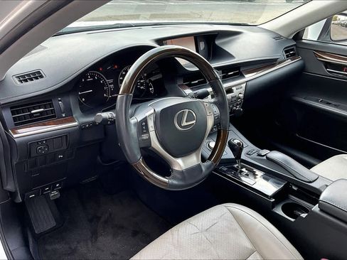 Used 2010 Buick Enclave CXL image 20