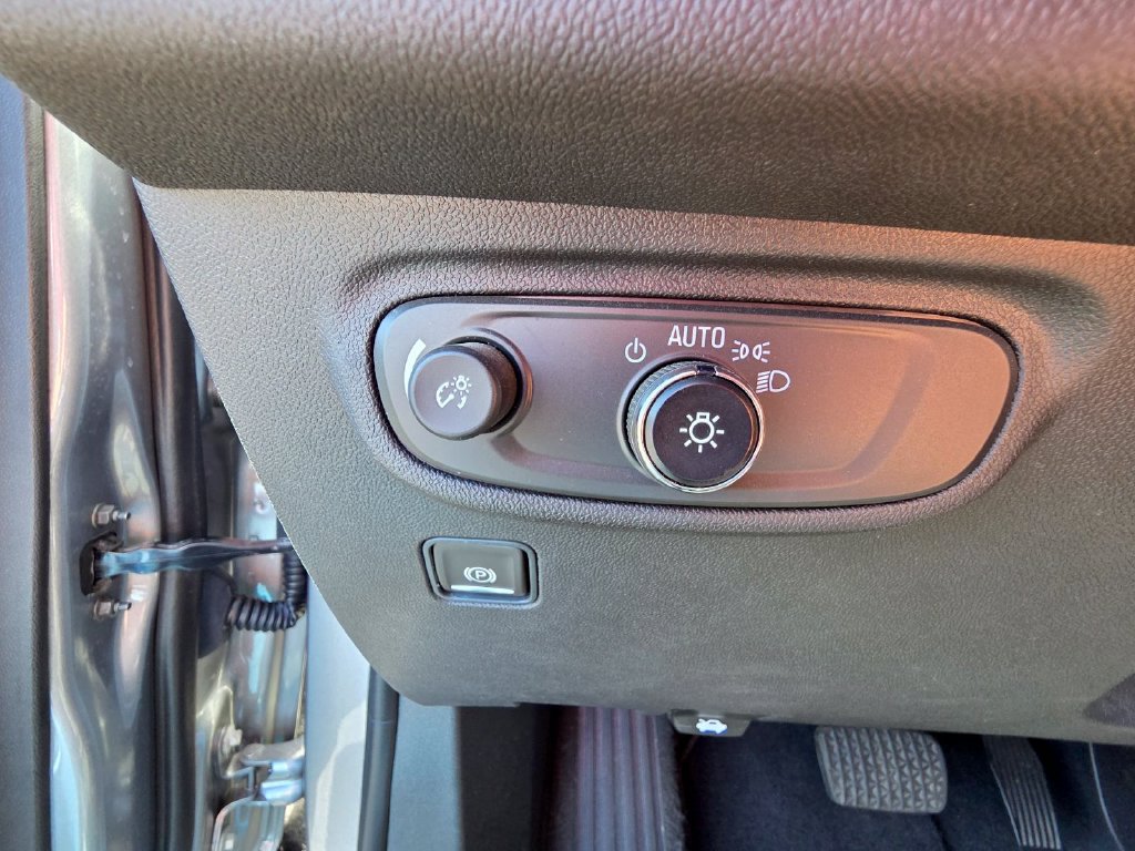 Used 2023 GMC Terrain SLE w/ Driver Convenience Package FWD image 20