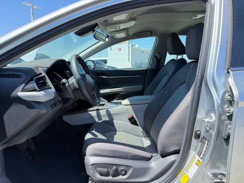 Used 2022 Toyota Camry LE FWD image 5